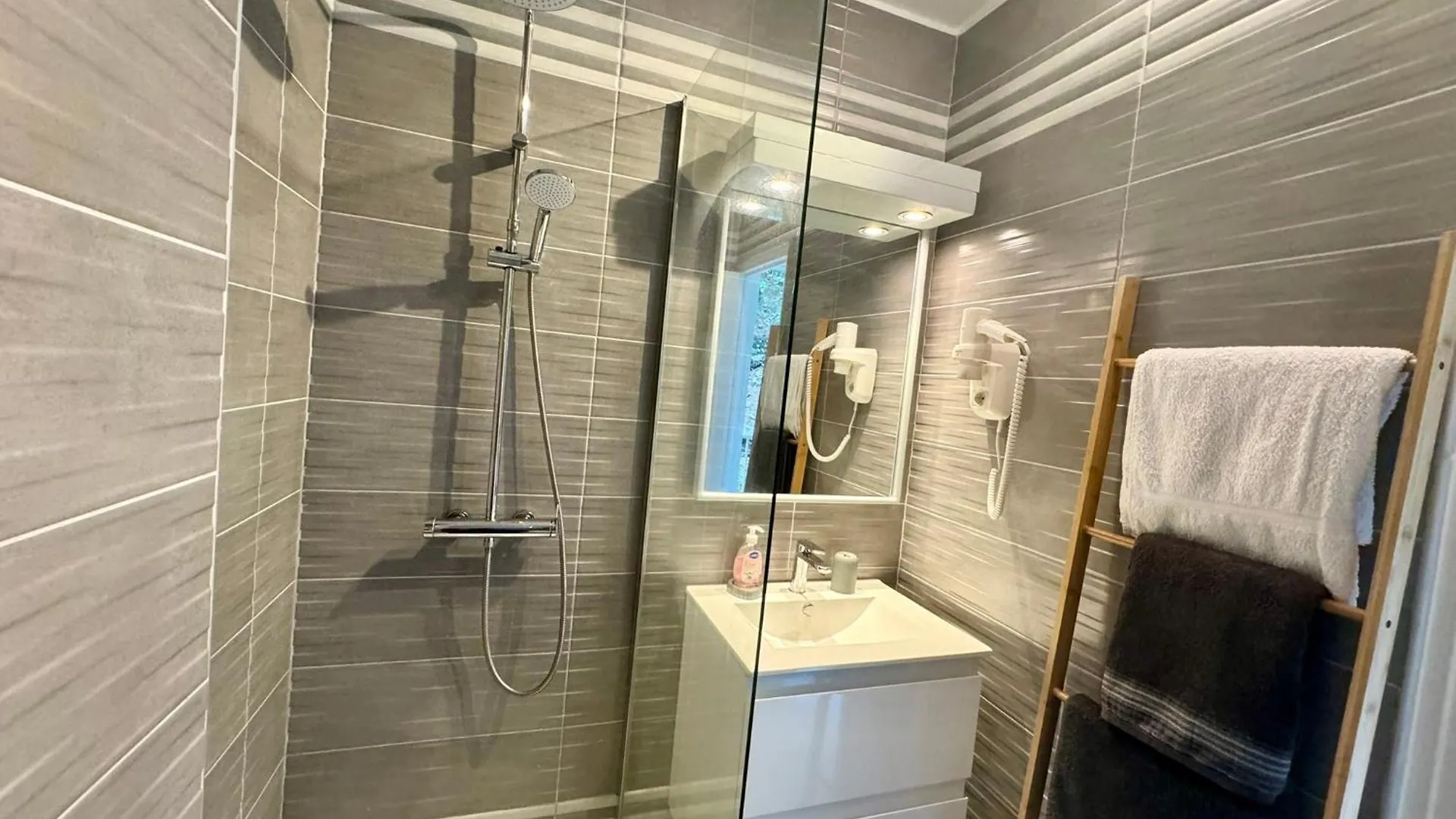 Le Voilier - Elegant Studio Avec Piscine Proche De La Plage Les Trois-Ilets Appartement